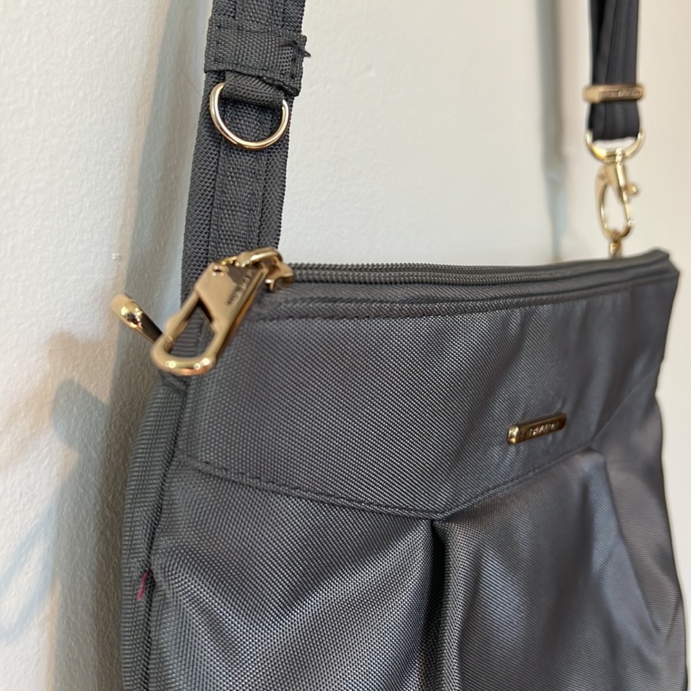 NWOT Travelon Anti-Theft Crossbody Bag - Picture 3 of 10